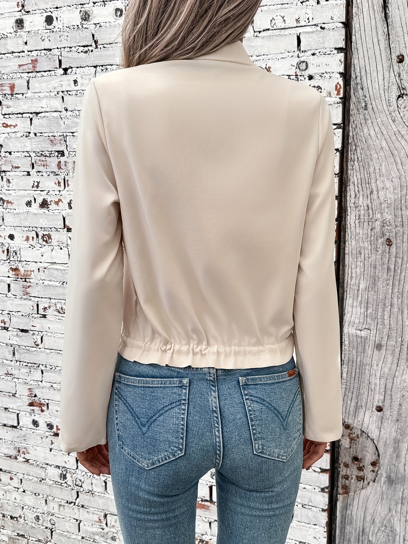 Bente | Vielseitige Blazerjacke mit kleinem Stehkragen und Taschen 2