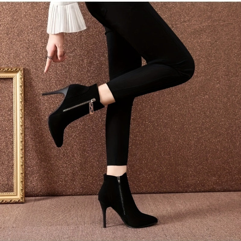 Benthe | Fluwelige schwarze Ankle Boots mit hohen Absätzen 1
