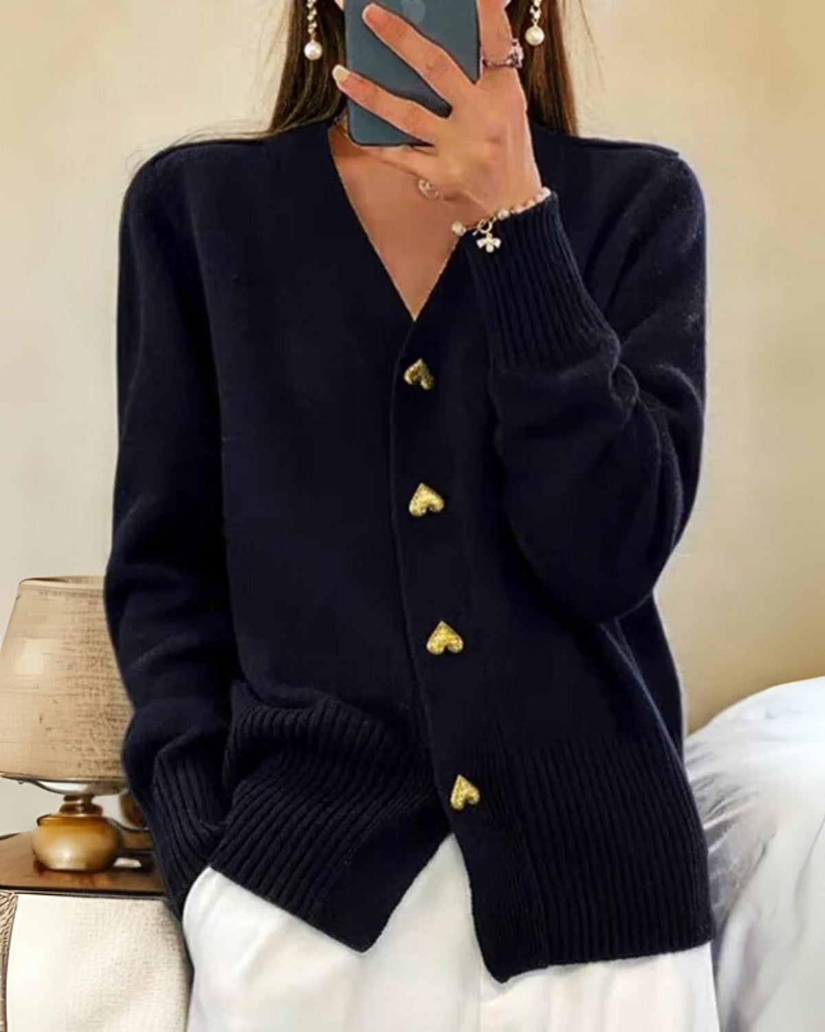Damen Strickjacke mit Herzknöpfen – Weich und Romantisch 0
