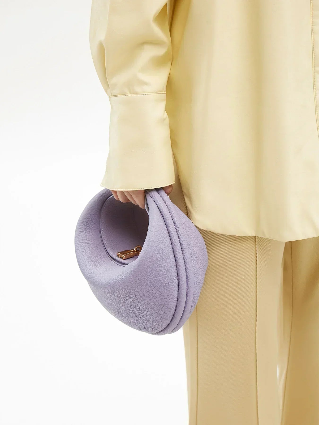 Elegante Schultertasche Damen aus echtem Leder mit Goldakzenten – Stilvoll und vielseitig für jeden Anlass 5