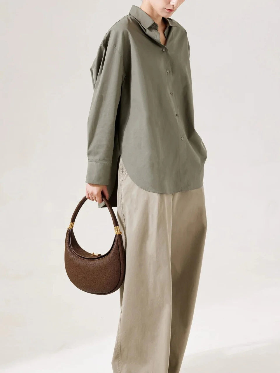 Elegante Schultertasche Damen aus echtem Leder mit Goldakzenten – Stilvoll und vielseitig für jeden Anlass 7