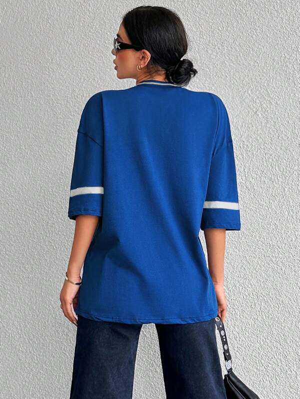 Tirza | Oversized T-Shirt Damen mit V-Ausschnitt im Sportlichen Varsity-Look 2