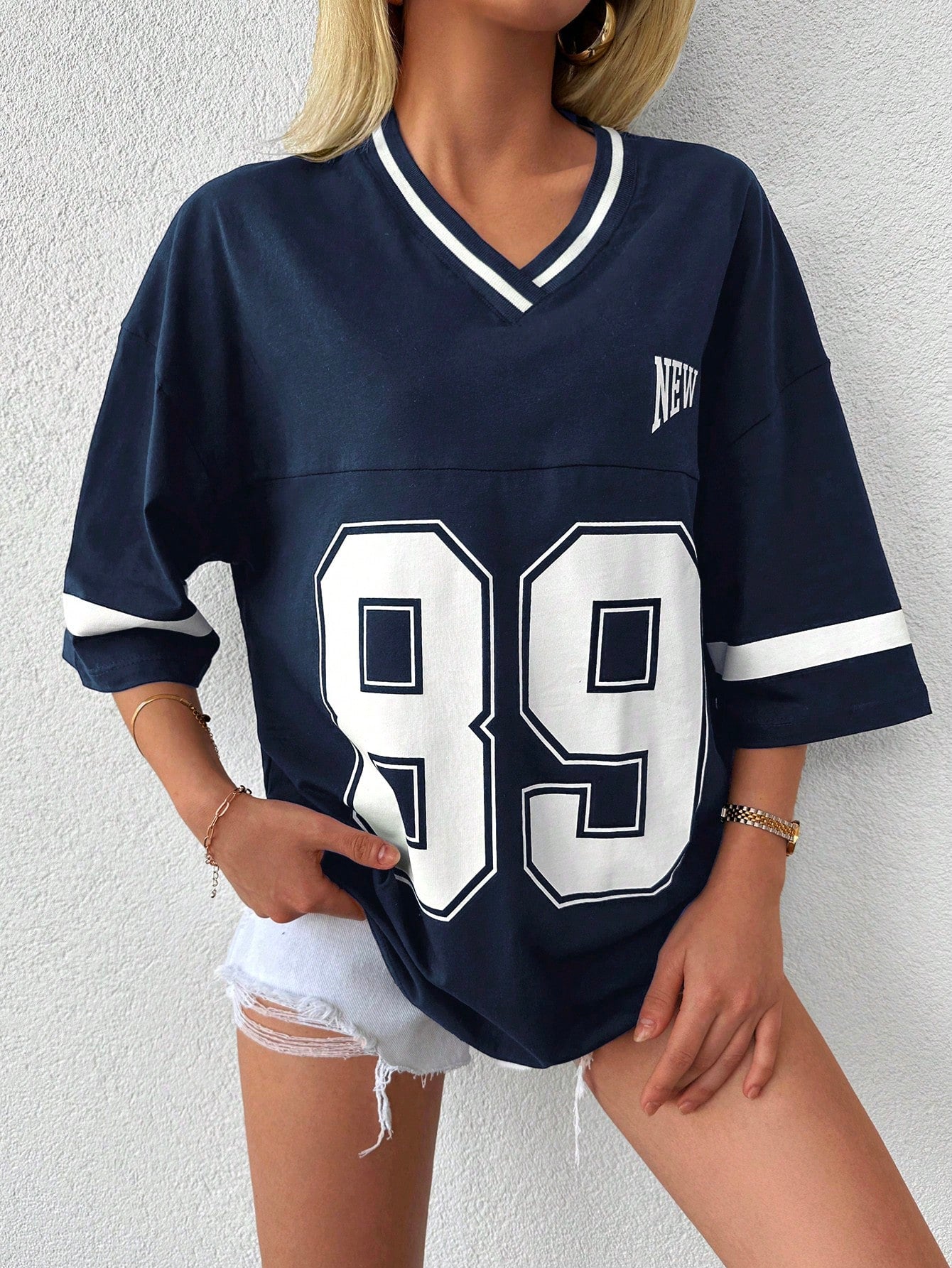 Tirza | Oversized T-Shirt Damen mit V-Ausschnitt im Sportlichen Varsity-Look 5