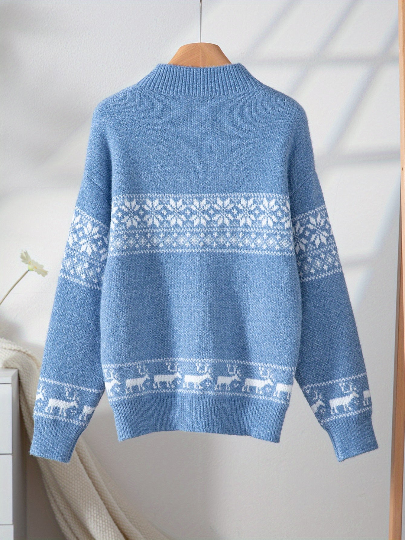 Women's Blue Cable- Sweater - Winter Snowflake & Reindeer Pattern Round Neck Long Sleeve Blouse, Soft Warm Knitwear for Christmas Parties, Casual & Formal Events (Hand Wash/Dry Clean) - Scandinavian Style Winter Sweater, Elegant Sweaters For Women, Vintag Hause Lune