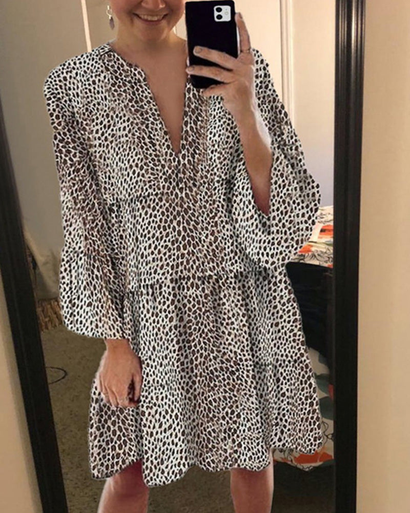 Ruby | Knielanges Damenkleid Mit Leopardenmuster Und Puffärmeln 2