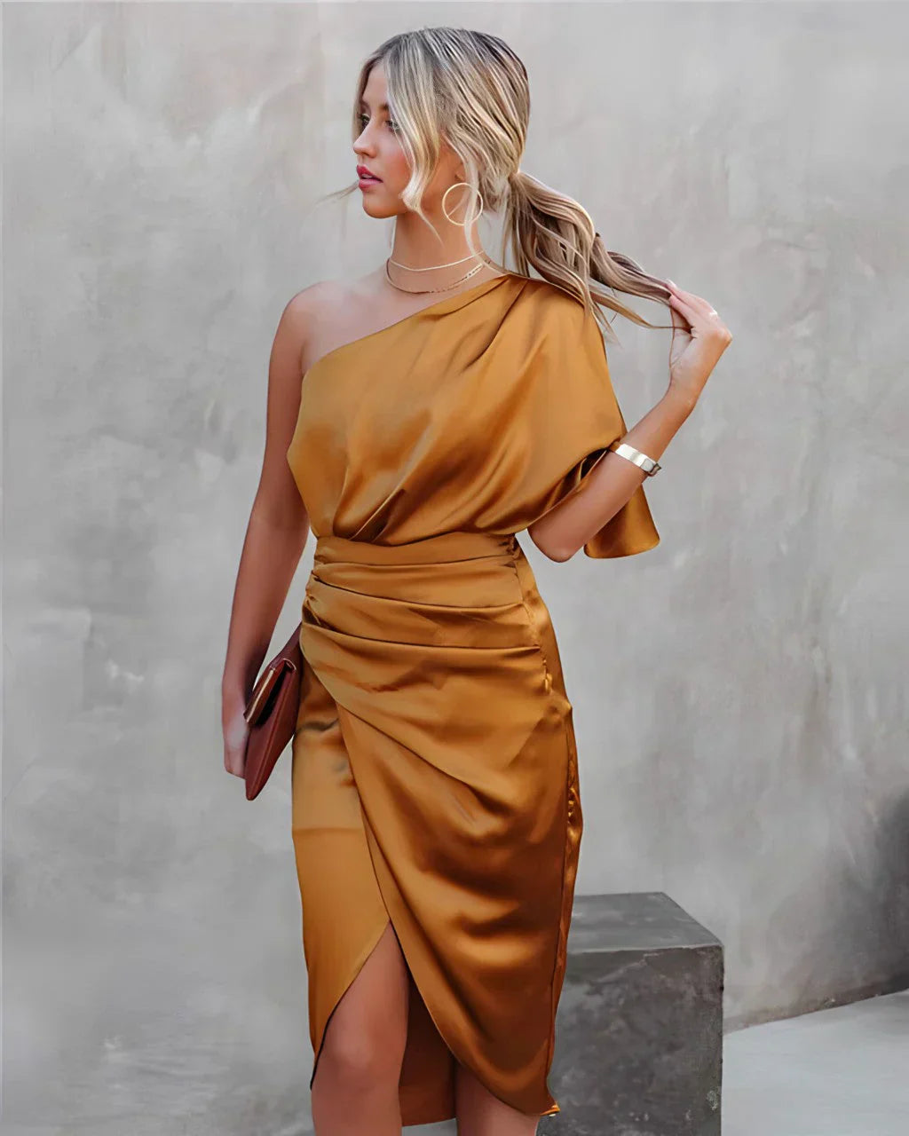 Anouk | Off-Shoulder Satin Midi-Jurk mit Drapage 4