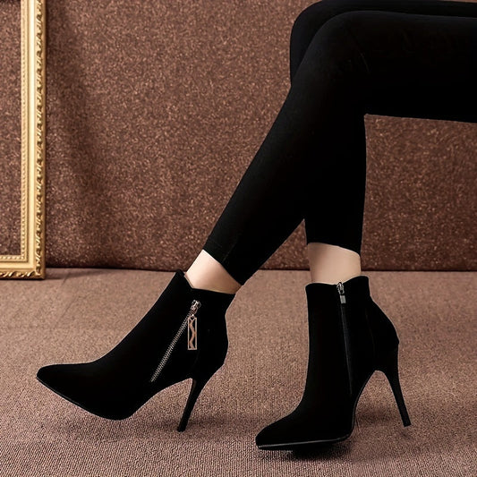 Benthe | Fluwelige schwarze Ankle Boots mit hohen Absätzen 0