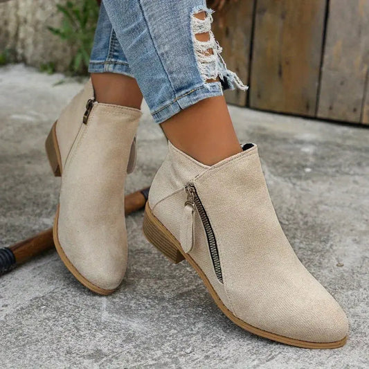 Céline | Trendige Wildlederstiefel mit Absatz 0