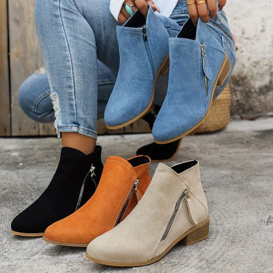 Céline | Trendige Wildlederstiefel mit Absatz 1