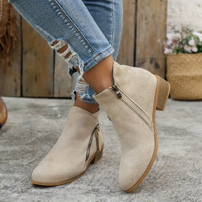 Céline | Trendige Wildlederstiefel mit Absatz 2