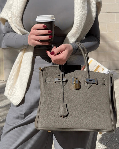 Elegante Handtasche Damen aus echtem Leder mit Goldenen Akzenten – Stilvolle, Geräumige Tasche für Alltag und Büro 3