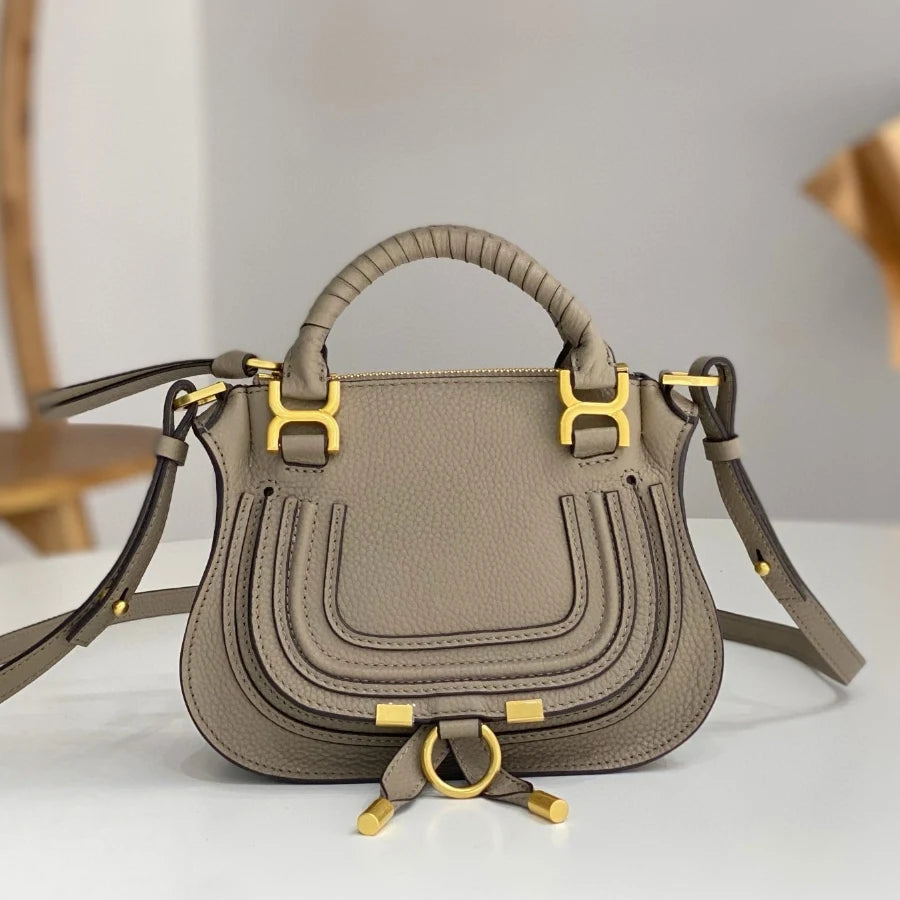 Elegante Handtasche Damen mit Gebogenem Design und Goldenen Akzenten – Kompakt für Alltag und Wochenende aus Synthetischem Leder 10