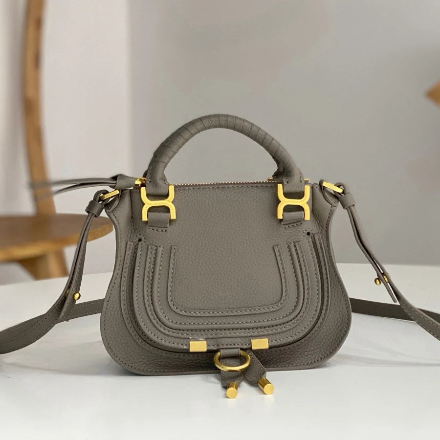 Elegante Handtasche Damen mit Gebogenem Design und Goldenen Akzenten – Kompakt für Alltag und Wochenende aus Synthetischem Leder 4
