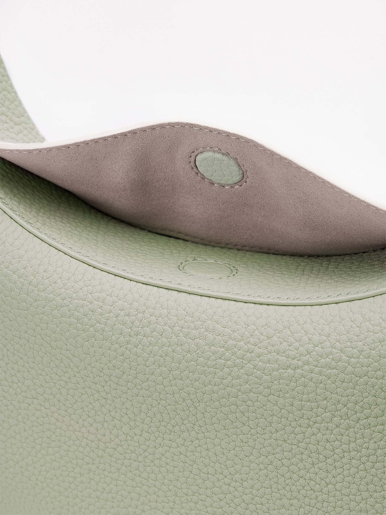 Elegante Schultertasche Damen aus echtem Leder mit Goldakzenten – Stilvoll und vielseitig für jeden Anlass 8