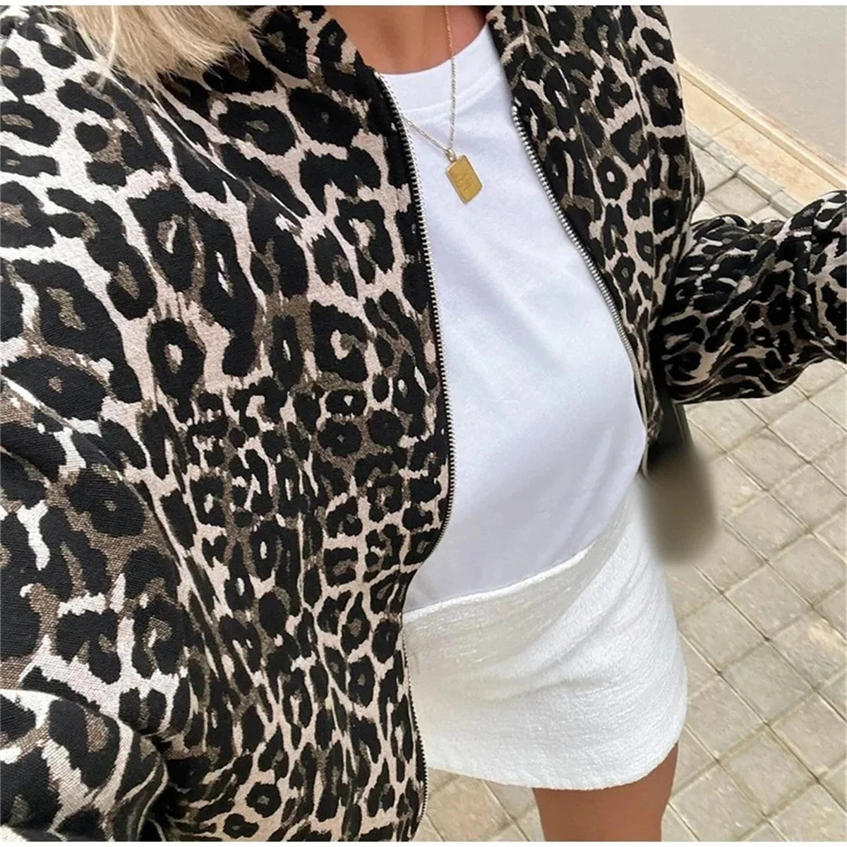 Leo | Bomberjacke mit Leopardenprint 2