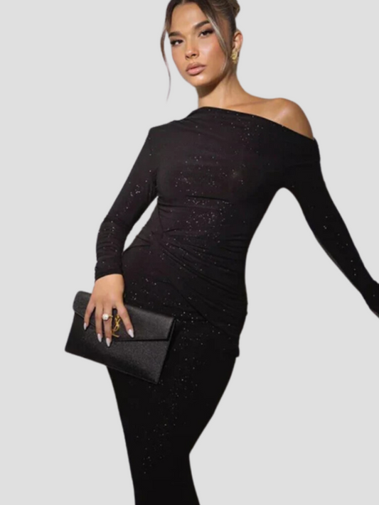 https://cdn.shopify.com/s/files/1/0845/4022/7918/files/Lieke_Glitter_Maxi_Dress_Zwart_1.png?v=1745656226