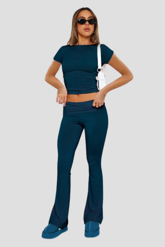 https://cdn.shopify.com/s/files/1/0845/4022/7918/files/MILA_-_TRENDY_ZACHTE_SET_donkerblauw.png?v=1736879727