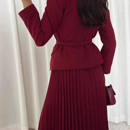 Lydia | Eleganter Damenanzug Schwarz Mit Blazer Und Gefaltetem Rock 5