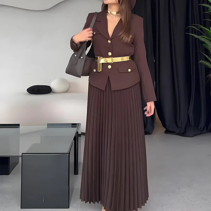 Lydia | Eleganter Damenanzug Schwarz Mit Blazer Und Gefaltetem Rock 1