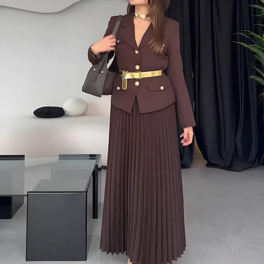 Lydia | Eleganter Damenanzug Schwarz Mit Blazer Und Gefaltetem Rock 2