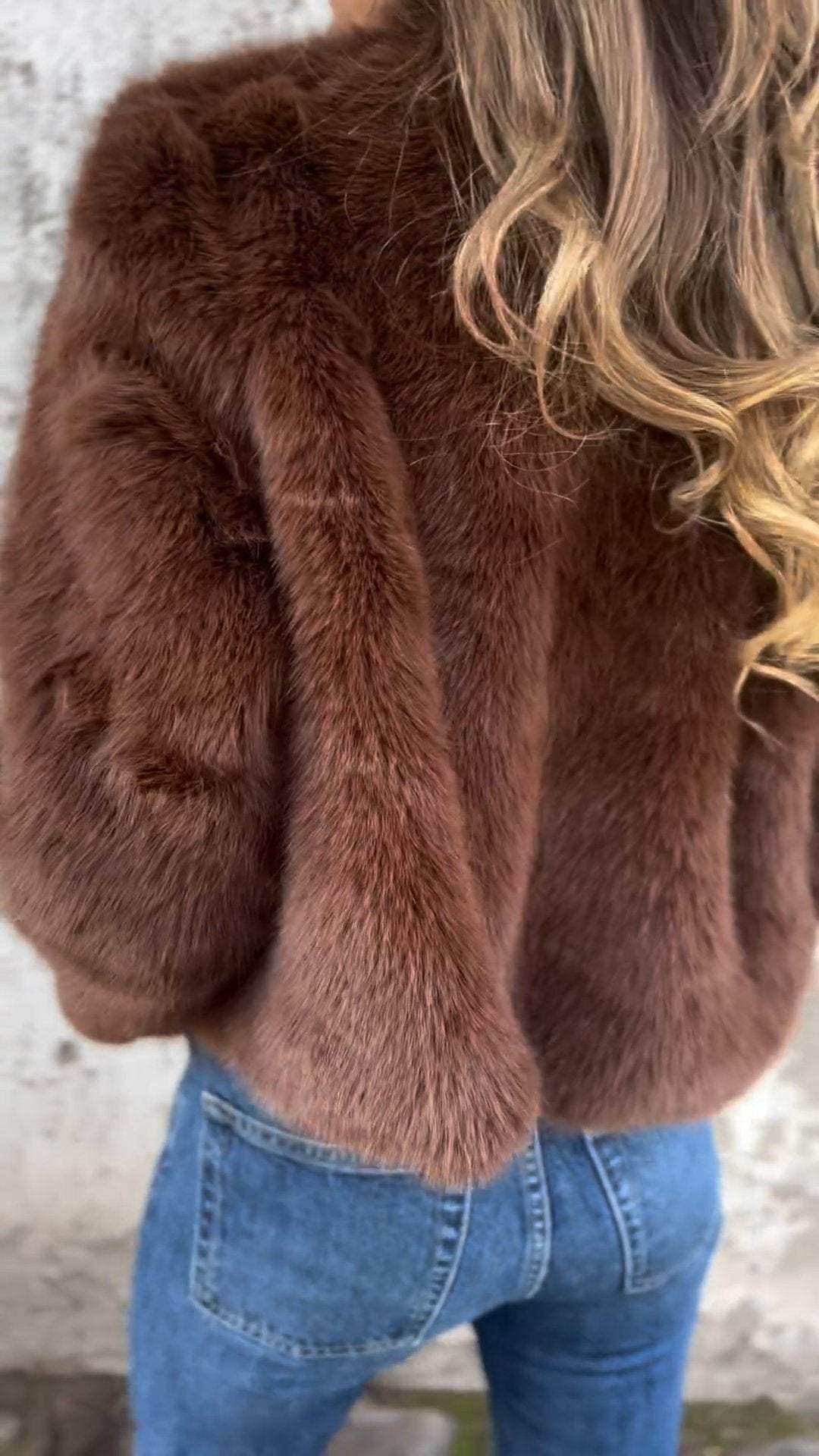 Sarah Faux Fur Jacke für Damen – Luxuriöses Kunstfell, Elegant 5
