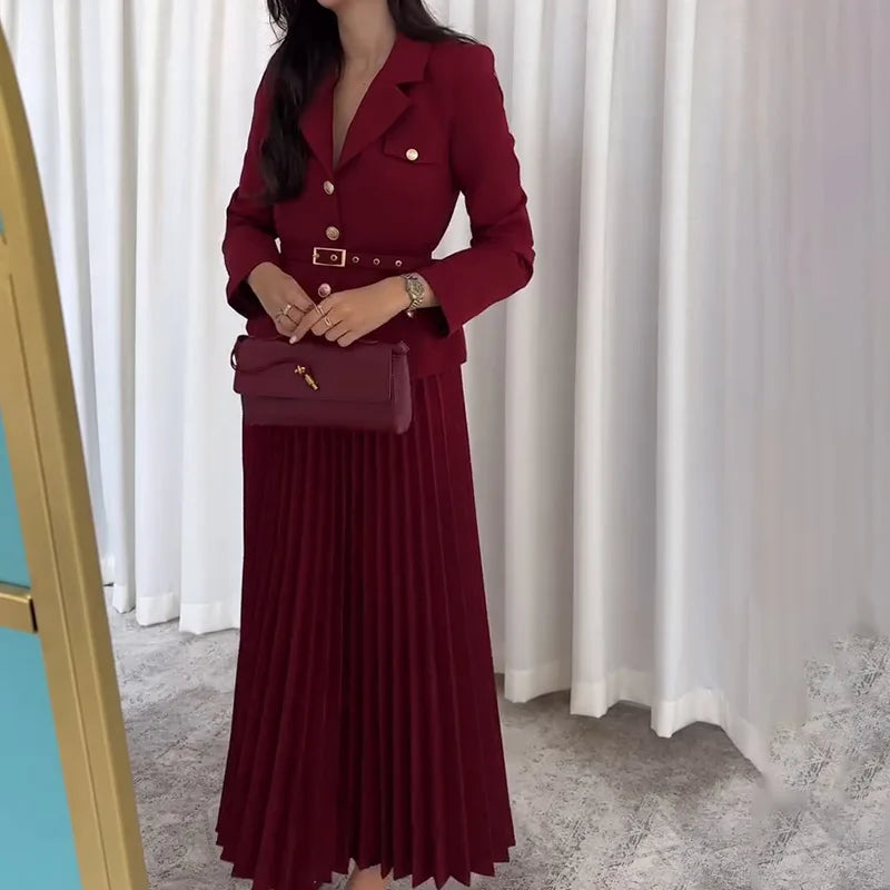 Lydia | Eleganter Damenanzug Schwarz Mit Blazer Und Gefaltetem Rock 3