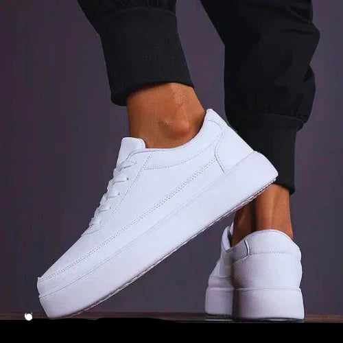 Tobias | Niedrige Weiße Sneakers Damen mit Schnürung und Flacher Sohle 2