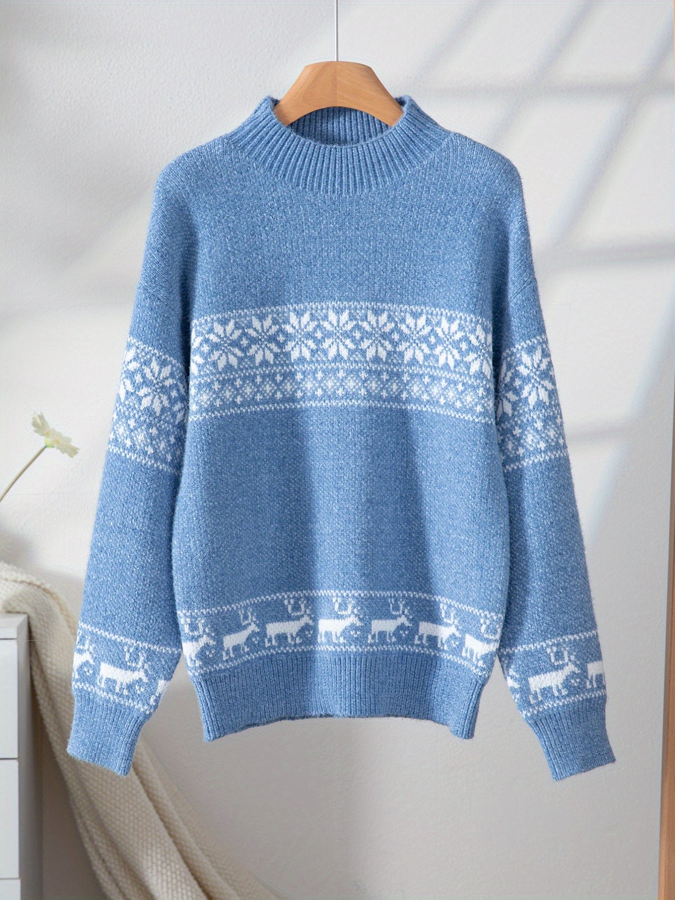 Women's Blue Cable- Sweater - Winter Snowflake & Reindeer Pattern Round Neck Long Sleeve Blouse, Soft Warm Knitwear for Christmas Parties, Casual & Formal Events (Hand Wash/Dry Clean) - Scandinavian Style Winter Sweater, Elegant Sweaters For Women, Vintag Hause Lune