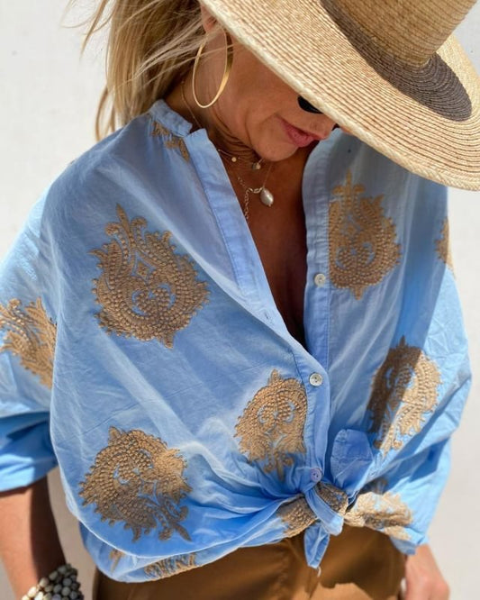 https://cdn.shopify.com/s/files/1/0714/2899/7388/files/sara-stijlvolle-trendy-blouse-724106.jpg?v=1723472964