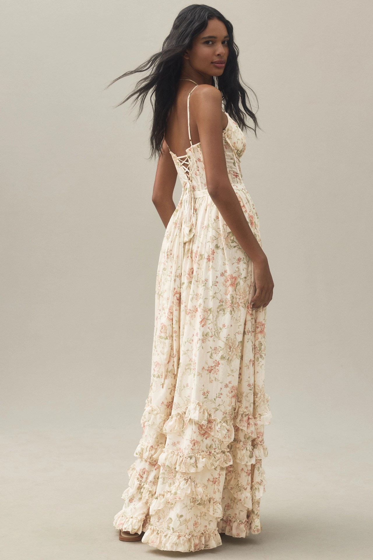 Beau | Elegantes Festliches Kleid für Damen mit Hochem Schlitz und Offenem Rücken 4